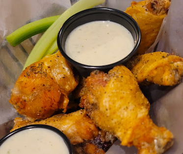 The Grey Goose signature dishes Chicken Fingers
Wings
Italian Nachos